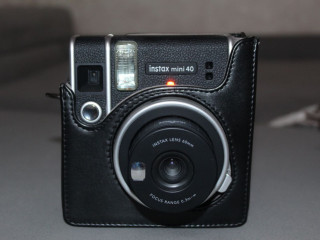 prodam-kameru-momentalnuiu-instax-mini-40-polzovalsia-paru-raz-v-komplekte-idet-vse-korobka-cek