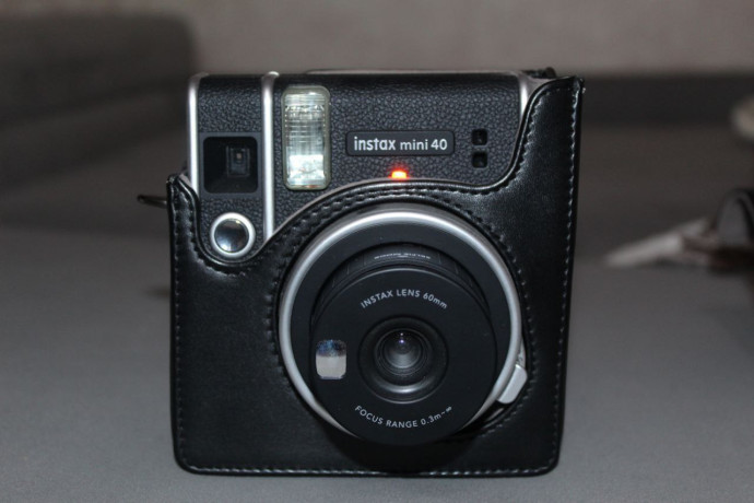 prodam-kameru-momentalnuiu-instax-mini-40-polzovalsia-paru-raz-v-komplekte-idet-vse-korobka-cek-big-0
