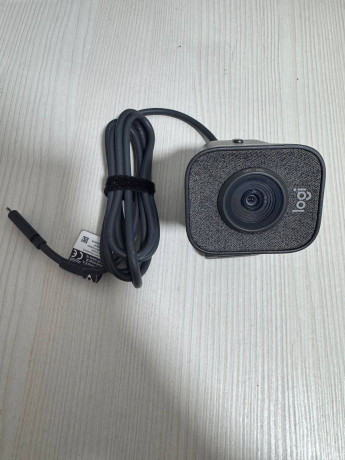veb-kamera-logitech-streamcam-cernyibelyi-big-1