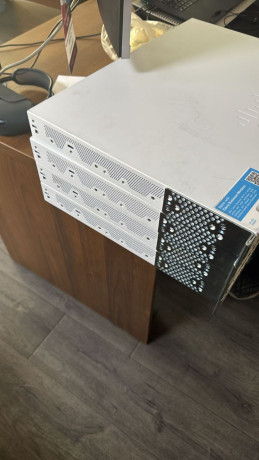 kommutator-cisco-cbs350-managed-48-port-ge-poe-4x10g-sfp-big-1