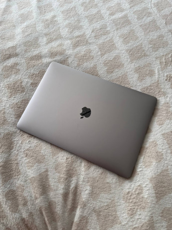 prodam-macbook-pro-18-15-diuimov-512gb-v-xorosem-sostoianii-big-1