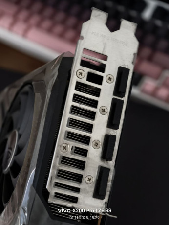 prodaiu-asus-rog-strix-rx-6600-xt-big-2