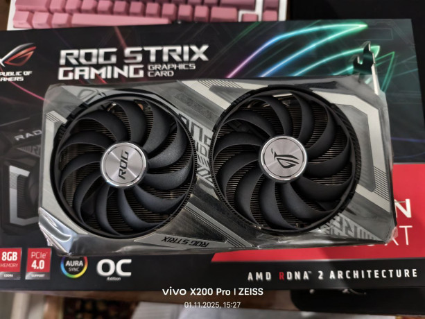 prodaiu-asus-rog-strix-rx-6600-xt-big-1