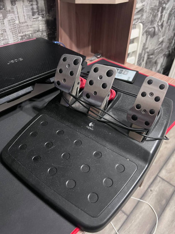 igrovoi-rul-logitech-g27-big-1