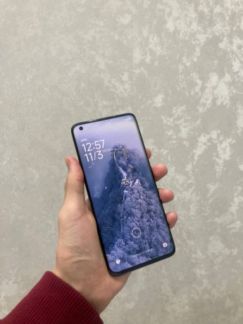 prodam-mi-10-ultra-8256-v-xorosem-sostoianii-big-0