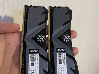 prodaiu-2-plaski-po-8-gb