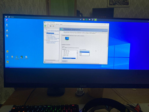 prodam-monitor-s-poloskoi-vnizu-big-0