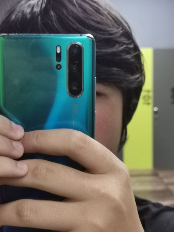 obmen-i-prodaza-huawei-p30-pro-na-zadnei-kryske-malenkaia-treshhina-256-gb-big-0