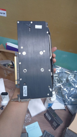 rx-580-na-8-gb-otdam-za-5k-port-dvi-d-karta-xorosaia-nedavno-vytashhili-s-staroi-sborki-igrali-v-gensi-big-1