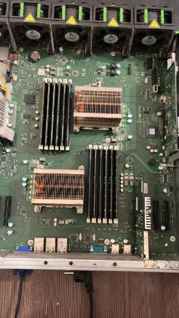 server-fujitsu-primergy-rx2520-m1-192-gb-ram-40-potokov-61-tb-big-2