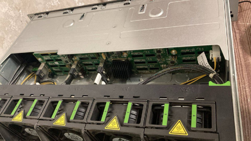 server-fujitsu-primergy-rx2520-m1-192-gb-ram-40-potokov-61-tb-big-3