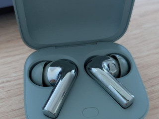 prodam-nausniki-oneplus-buds-3-zelenogo-cveta-rabocie-v-otlicnom-sostoianii-nikakix-kosiakov-v-isp