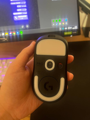 logitech-superlight-2-polzovalsia-god-vse-rabotaet-tolko-potertoe-logo-na-mysi-big-1