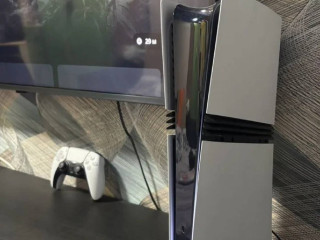 prodam-play-station-5-pro