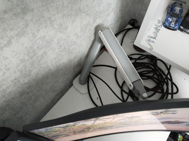 prodam-almaty-izognutyi-monitor-aoc-240gerc-27-diuimov-full-hd-vmeste-s-kronsteinom-cena-65000-big-1