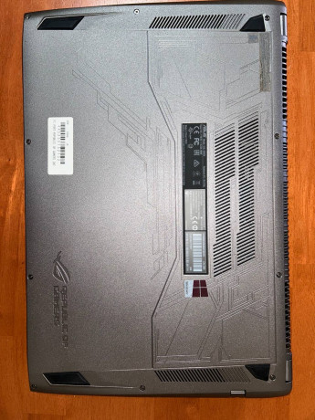 noutbuk-asus-rog-strix-gl502vmk-big-3