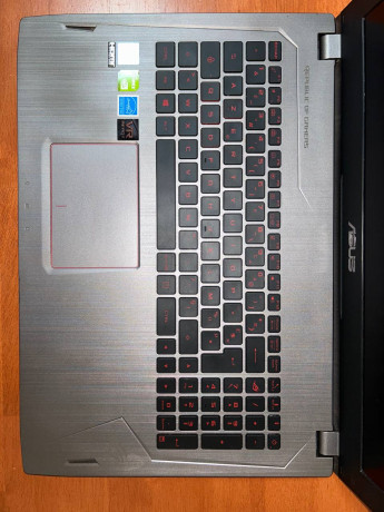 noutbuk-asus-rog-strix-gl502vmk-big-2