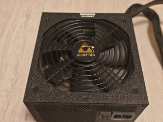 prodaiu-blok-pitaniia-chieftec-a-90