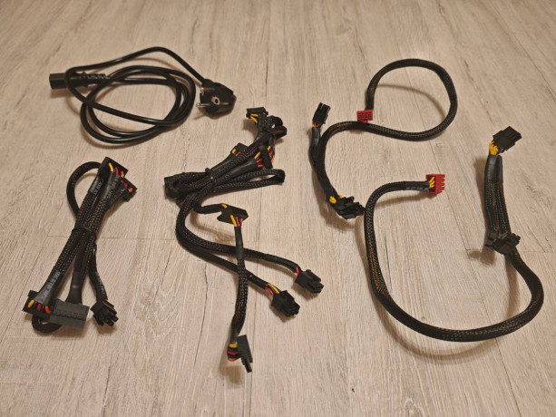 prodaiu-blok-pitaniia-chieftec-a-90-big-4