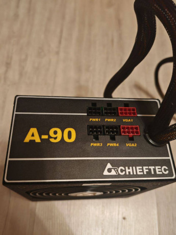 prodaiu-blok-pitaniia-chieftec-a-90-big-2