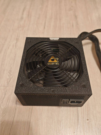 prodaiu-blok-pitaniia-chieftec-a-90-big-0