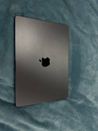 macbook-pro-14-2024-m3-pro-18gb-512gb-idealnoe-sostoianie-big-2