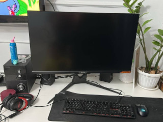 prodam-monitor-gigabyte-aorus