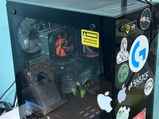 prodam-pk-monitor-klavu-mysku-kovrik-kreslo