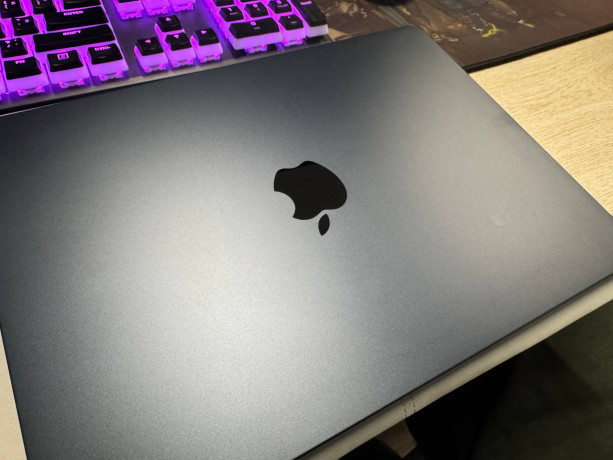 apple-macbook-air-m2-midnight-blue-big-2