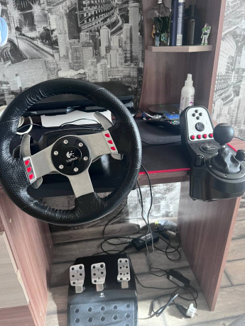 igrovoi-rul-logitech-g27-big-0