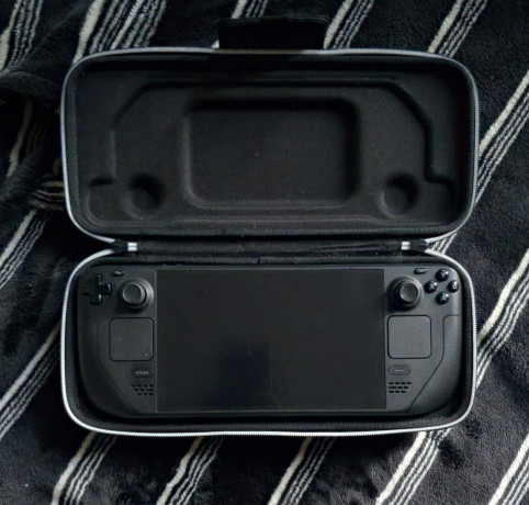 prodaiu-igrovuiu-platformu-steam-desk-oled-1t-big-2