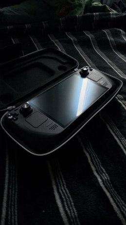 prodaiu-igrovuiu-platformu-steam-desk-oled-1t-big-3