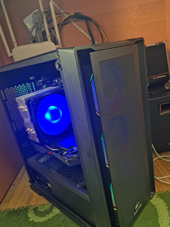 kompiuter-v-novom-sostoianii-kuplen-2-mes-nazad-v-plenke-big-1