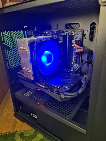 kompiuter-v-novom-sostoianii-kuplen-2-mes-nazad-v-plenke-big-0