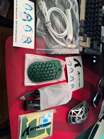 prodam-igrovuiu-besprovodnaia-mys-attack-shark-r5-ultra-novaia-polnyi-komplekt-big-0