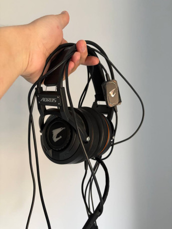 asus-tuf-f15-nistiakikovrik-myska-nausniki-oxlazdenie-big-1