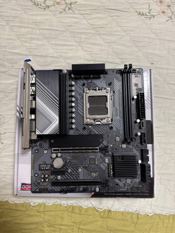 prodam-komplekt-mat-plata-asrock-b650-hdvm2-i-ryzen-5-7600x-big-0