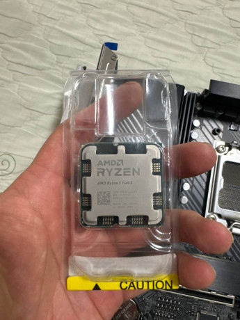 prodam-komplekt-mat-plata-asrock-b650-hdvm2-i-ryzen-5-7600x-big-1