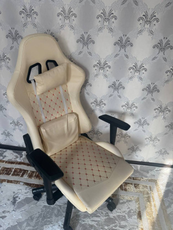 almaty-prodam-igrovoe-kreslo-v-xorosem-sostoianii-za-45-k-v-podarok-kompiuternyi-stol-big-2