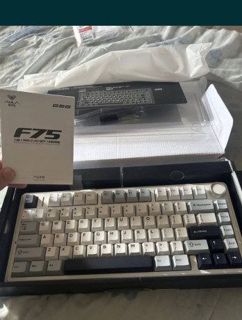 prodaiu-klaviaturu-aula-f75-na-foto-moia-klava-est-tocno-takaia-ze-novaia-v-korobke-za-cenoi-v-direkt-big-1