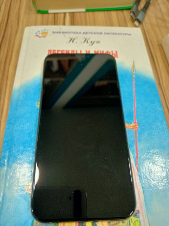 iphone-xs-64gb-big-1