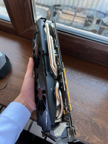 prodaiu-videokartu-asus-rog-strix-gtx-980-4gb-big-1