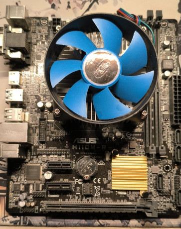 3-platy-asus-h81m-ks-i5-4460p-g3260kuler-ne-krutitsia-batareiki-netue3-1245zaglusek-netu-3-komp-big-2