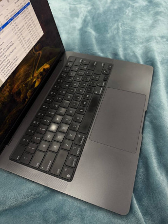 macbook-pro-14-2024-m3-pro-18gb-512gb-idealnoe-sostoianie-big-1