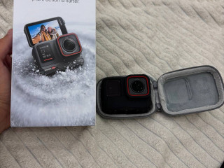 insta360-ace-pro-s-komplektom-aksessuarov