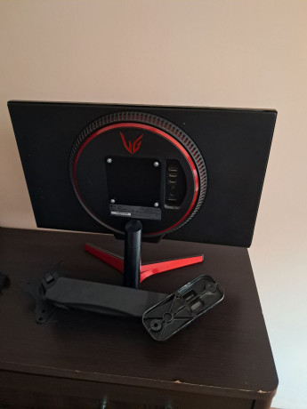 monitor-lg-24gnn600-b-s-kronsteinom-big-3