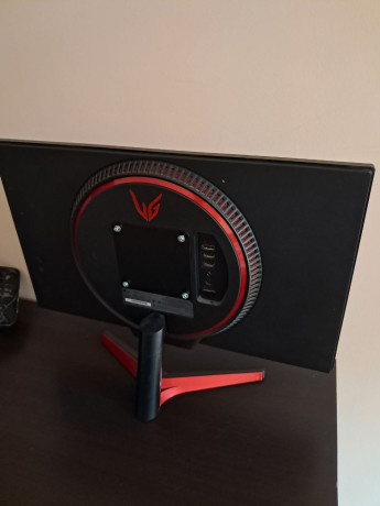 monitor-lg-24gnn600-b-s-kronsteinom-big-2