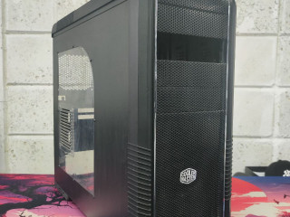 prodam-korpusa-coolermaster-cm-690-v-otlicnom-sostoianii-est-razieem-dlia-bystroi-ustanovki-xardov-i