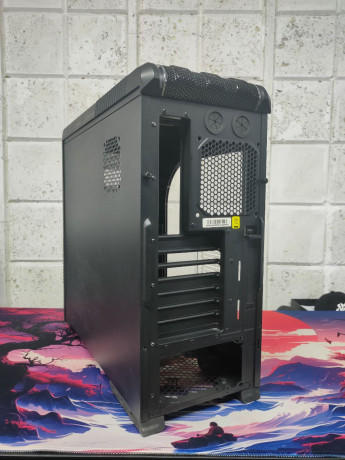 prodam-korpusa-coolermaster-cm-690-v-otlicnom-sostoianii-est-razieem-dlia-bystroi-ustanovki-xardov-i-big-1