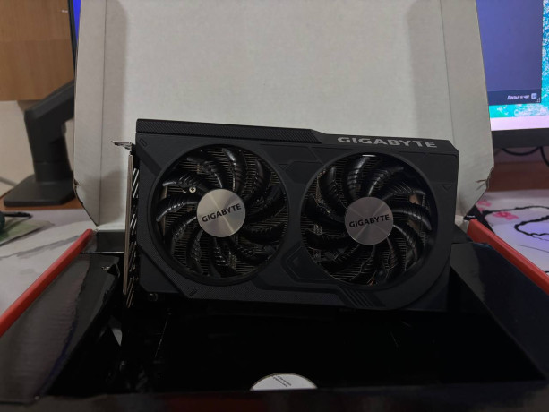 rtx-4060-8gb-gigabyte-windforce-v-samom-xorosem-sostoianii-na-vsex-plombax-karte-4mesiaca-cena160k-b-big-0